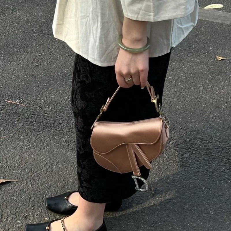 Dior 緞面水鑽馬鞍包小號 淡粉色 金扣 17*15*1 9新 配件塵袋-1