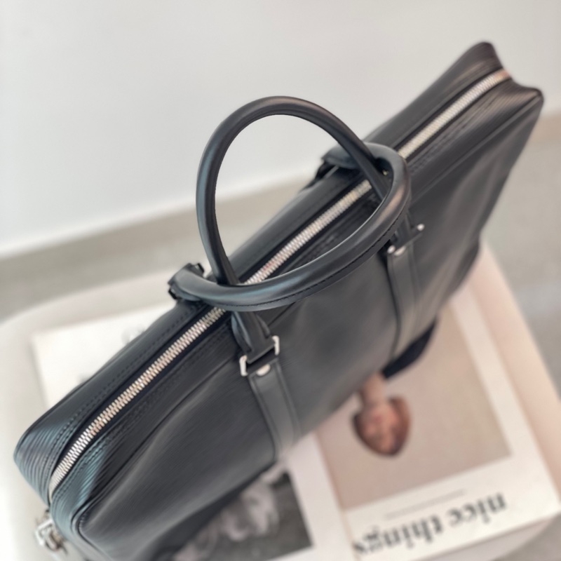 LV 黑色水波紋手提公文包！-3