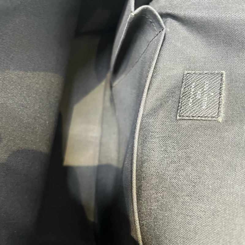Louis Vuitton 路易威登 郵差包斜挎包 黑色十字紋牛皮 尺寸27*25-5