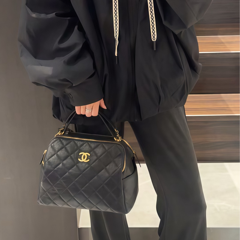 Chanel 23C 黑金保齡球包|27cm 大容量輕盈款🎱-1