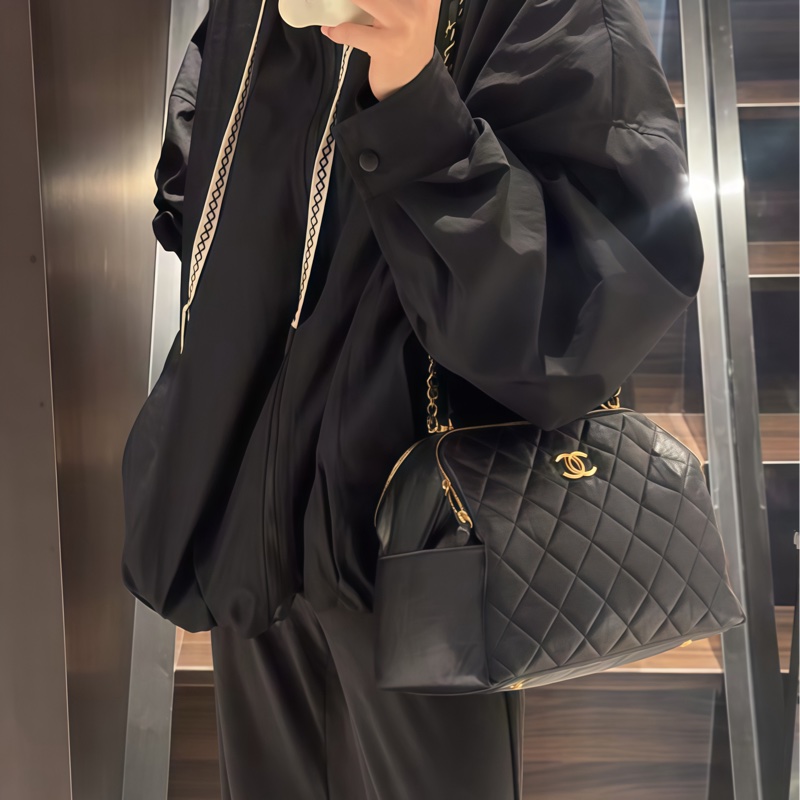 Chanel 23C 黑金保齡球包|27cm 大容量輕盈款🎱-2