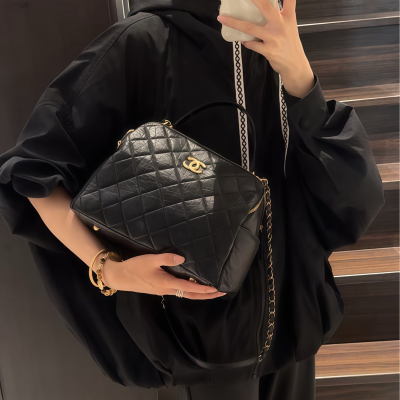 Chanel 23C 黑金保齡球包|27cm 大容量輕盈款🎱-3