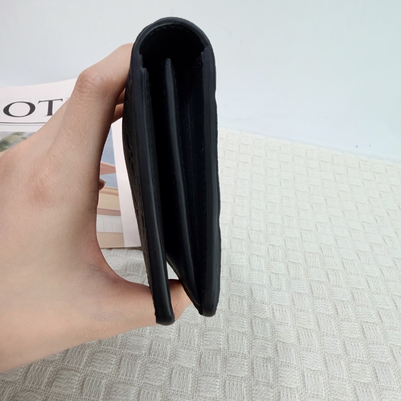LV 黑壓紋長夾-3