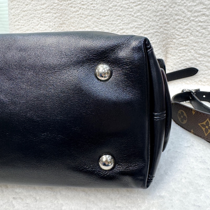 LV 黑武士大全配Louis Vuitton 黑色小羊皮 CarryAIICargo Vibe PM 肩背包 原花拼接 M24861-16