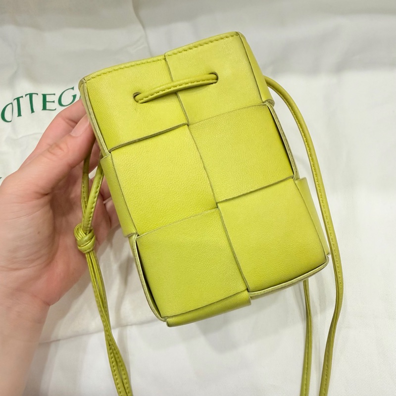 BV Bottega Veneta 大格編織 小水桶包 斜背包 牛油果綠-8