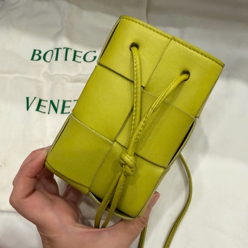BV Bottega Veneta 大格編織 小水桶包 斜背包 牛油果綠-10