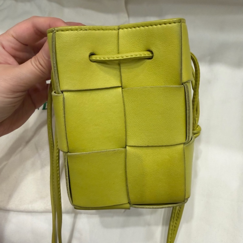 BV Bottega Veneta 大格編織 小水桶包 斜背包 牛油果綠-13
