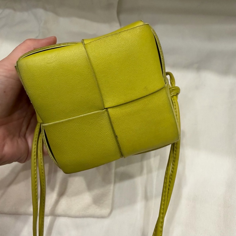BV Bottega Veneta 大格編織 小水桶包 斜背包 牛油果綠-14