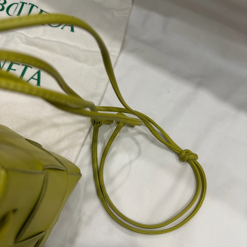 BV Bottega Veneta 大格編織 小水桶包 斜背包 牛油果綠-16