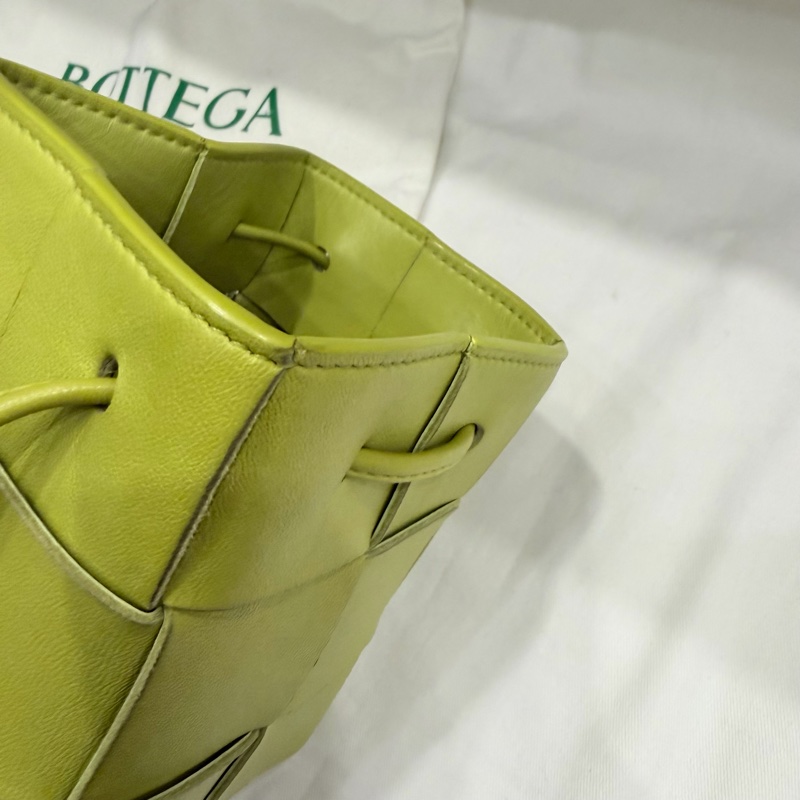 BV Bottega Veneta 大格編織 小水桶包 斜背包 牛油果綠-22