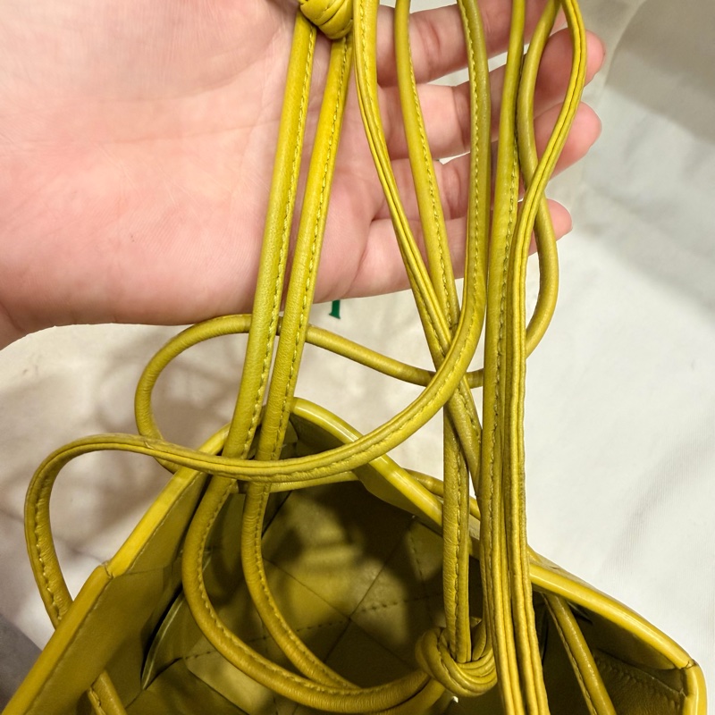 BV Bottega Veneta 大格編織 小水桶包 斜背包 牛油果綠-27