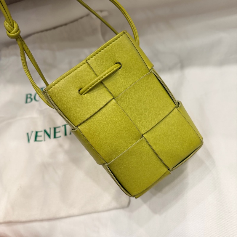 BV Bottega Veneta 大格編織 小水桶包 斜背包 牛油果綠-28