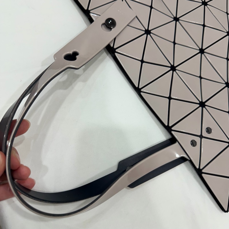 ISSEY MIYAKE 三宅一生 BAO BAO 雙色 六格 手提包 肩背包-11