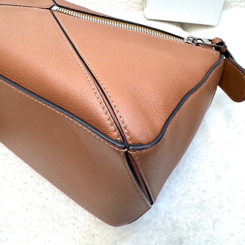 LOEWE 羅意威 焦糖色牛皮 Puzzle 小號 幾何設計 白標停產款 322.30.S21-22