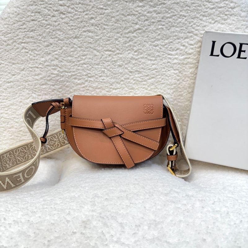 羅威LOEWE焦糖色小牛皮mini Gate Dual雙面寬織帶斜背馬鞍包A650N4X13 🍂-9