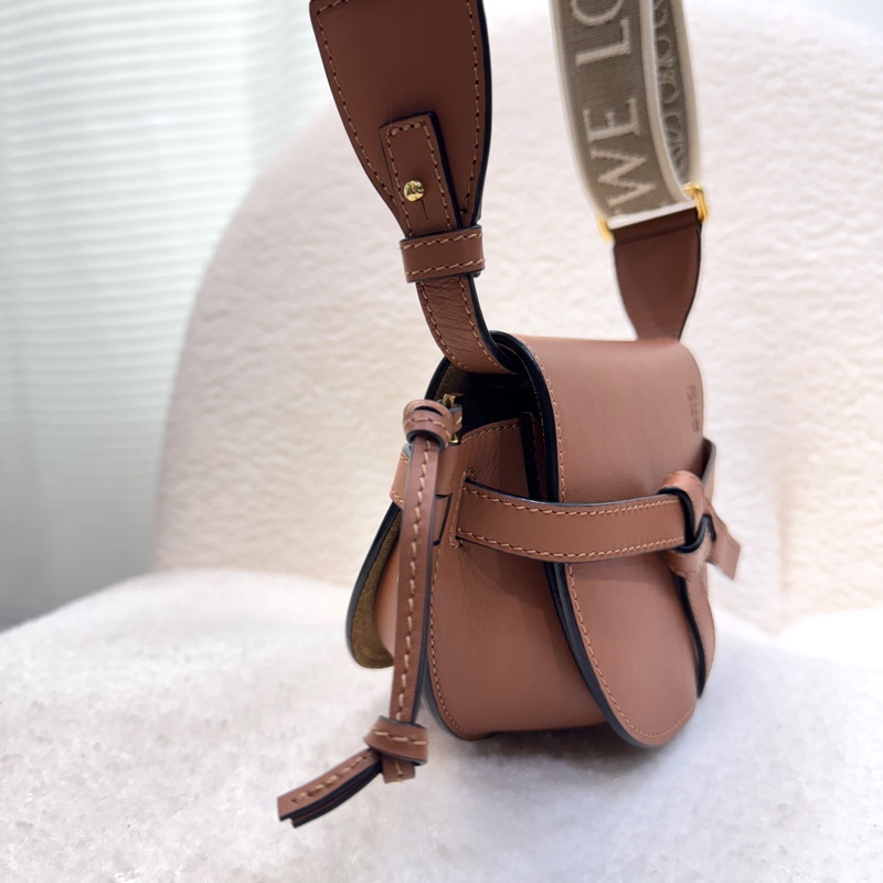 羅威LOEWE焦糖色小牛皮mini Gate Dual雙面寬織帶斜背馬鞍包A650N4X13 🍂-13
