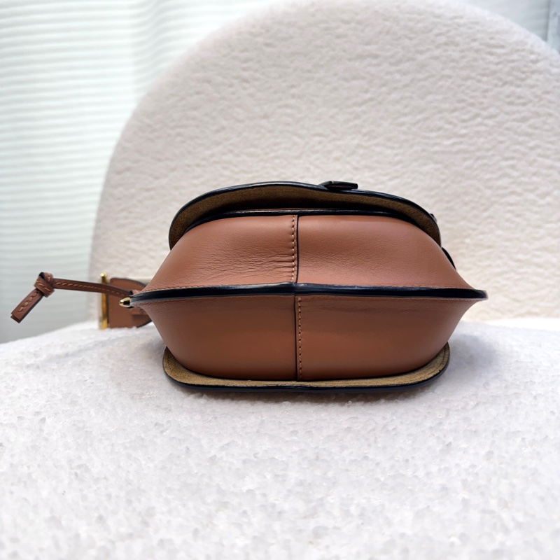 羅威LOEWE焦糖色小牛皮mini Gate Dual雙面寬織帶斜背馬鞍包A650N4X13 🍂-14
