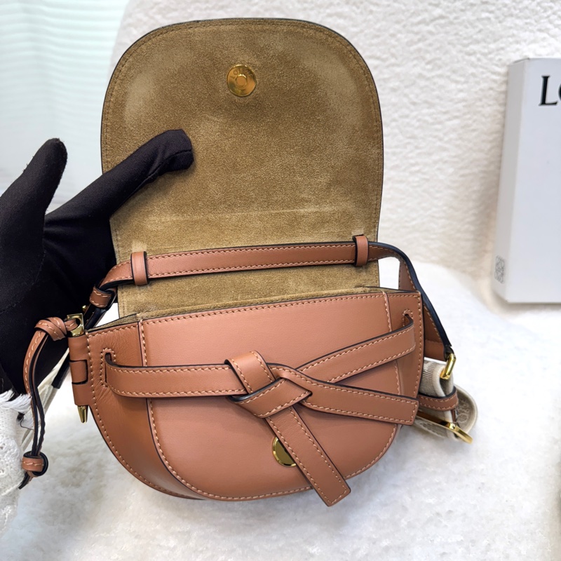 羅威LOEWE焦糖色小牛皮mini Gate Dual雙面寬織帶斜背馬鞍包A650N4X13 🍂-15