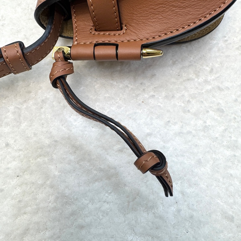 羅威LOEWE焦糖色小牛皮mini Gate Dual雙面寬織帶斜背馬鞍包A650N4X13 🍂-22
