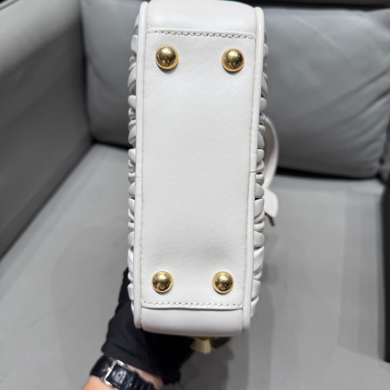 miumiu繆繆褶皺保齡球包白色 25年12月尺寸20*13.5*7c 附件:塵袋+盒-5
