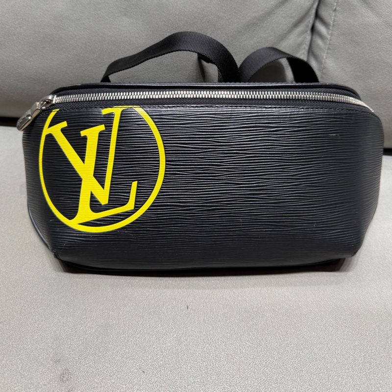 Louis Vuitton 路易威登epi黑色水波紋腰包胸包斜挎 尺寸33*16*7-0