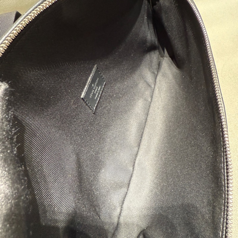 Louis Vuitton 路易威登epi黑色水波紋腰包胸包斜挎 尺寸33*16*7-6