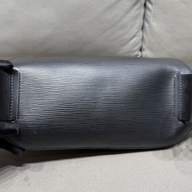 Louis Vuitton 路易威登epi黑色水波紋腰包胸包斜挎 尺寸33*16*7-9