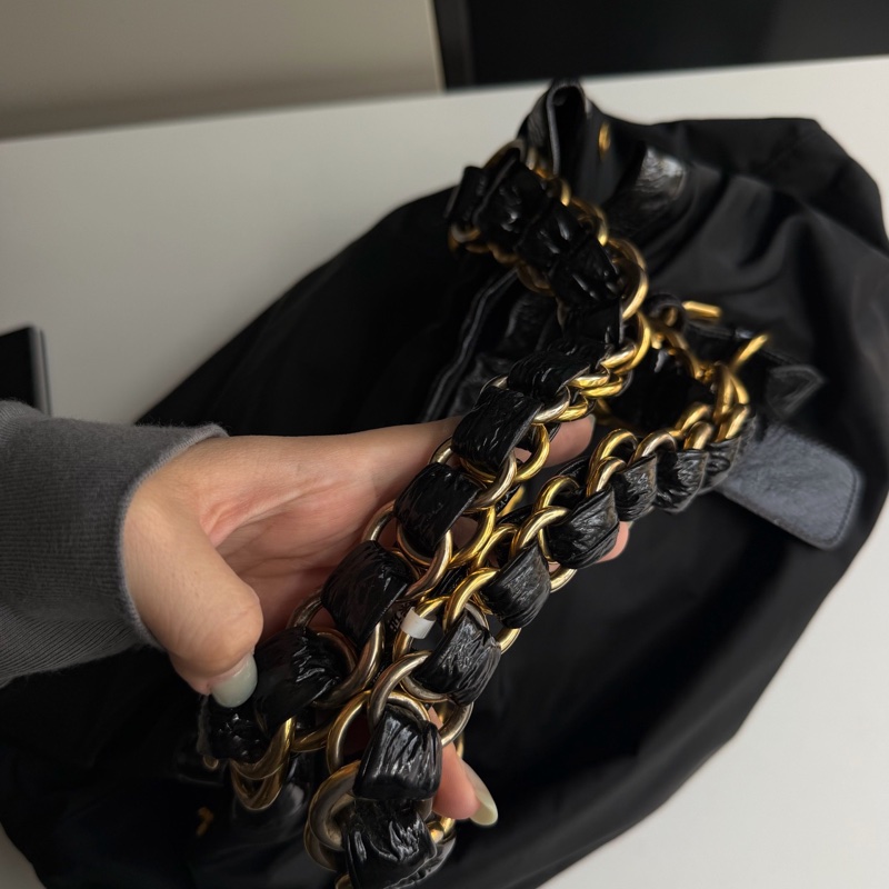 Prada • 黑銀圓環重工尼龍托特包-6