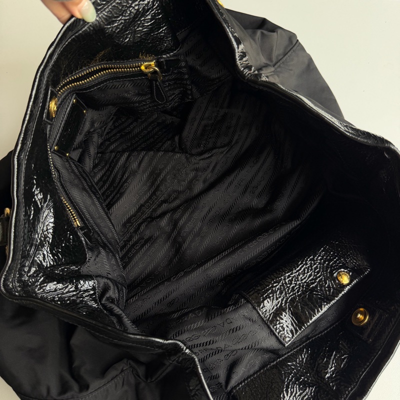 Prada • 黑銀圓環重工尼龍托特包-9