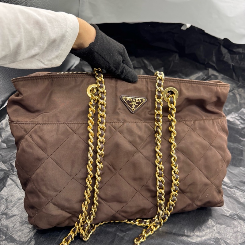 Prada • 經典巧克力色金釦尼龍托特包-1
