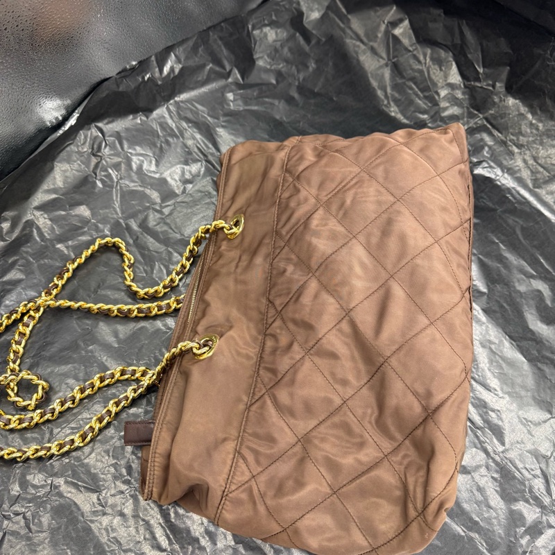 Prada • 經典巧克力色金釦尼龍托特包-2