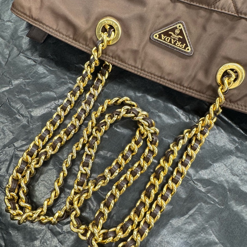 Prada • 經典巧克力色金釦尼龍托特包-7