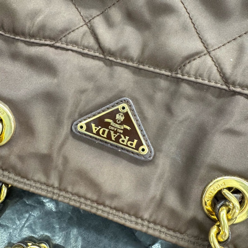 Prada • 經典巧克力色金釦尼龍托特包-8