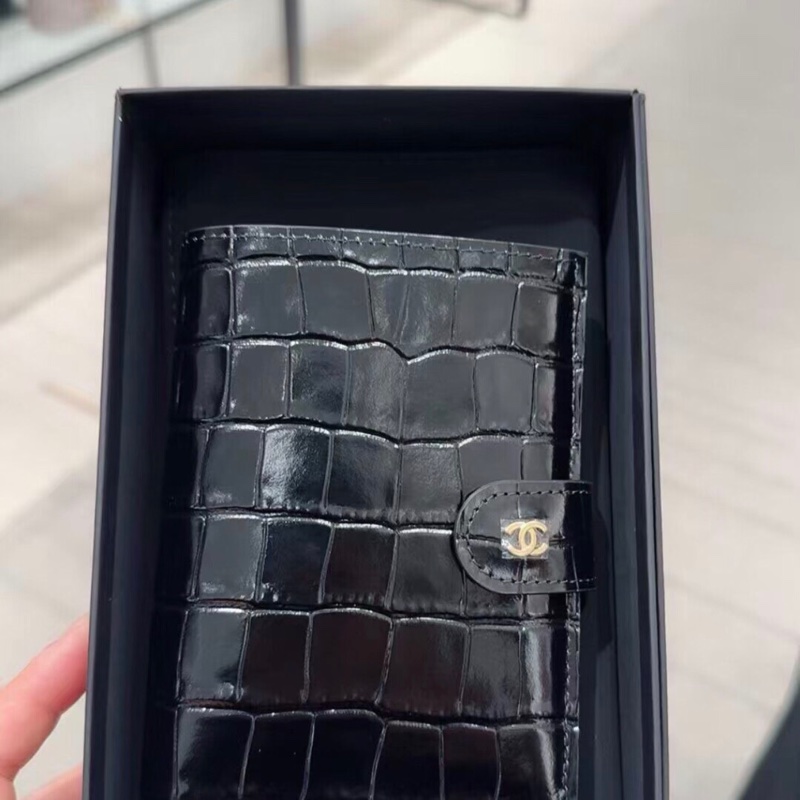 Chanel香奈兒26S限定鰐魚壓紋黑色護照夾-0