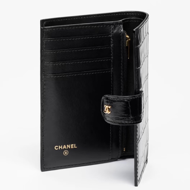 Chanel香奈兒26S限定鰐魚壓紋黑色護照夾-3