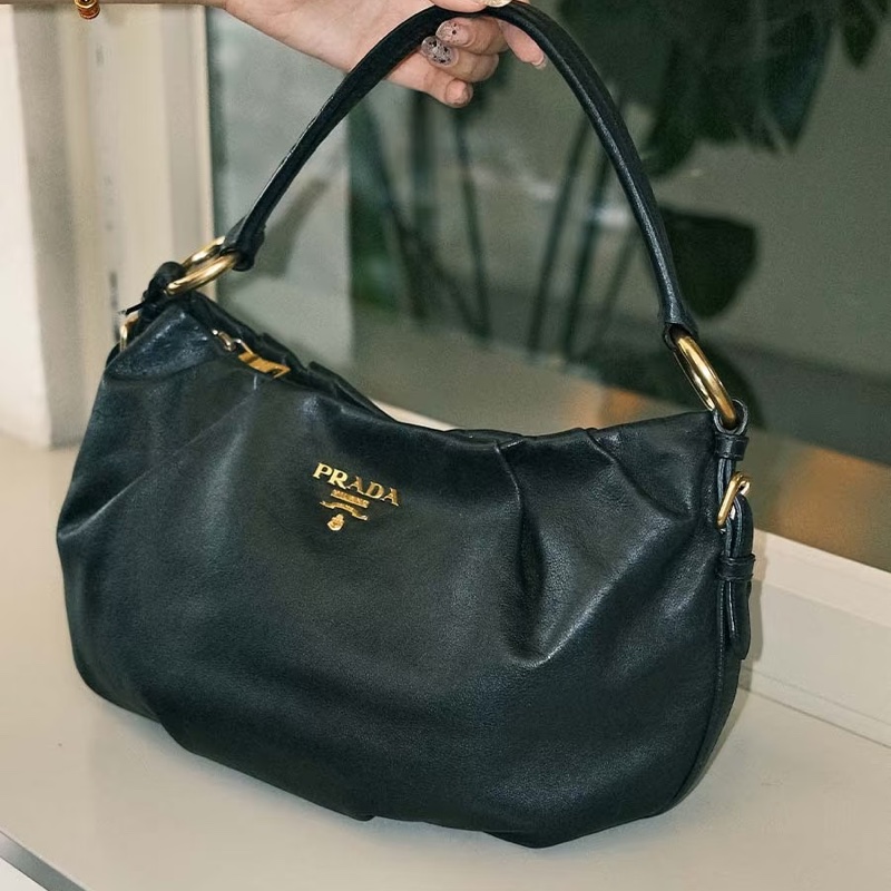 Prada • 全皮金釦雲朵腋下包-1