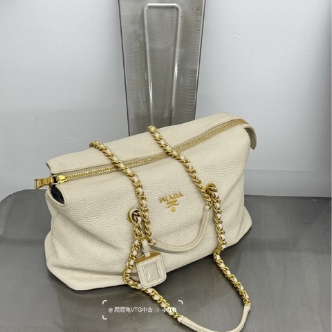 Prada • 白金荔枝牛皮托特包