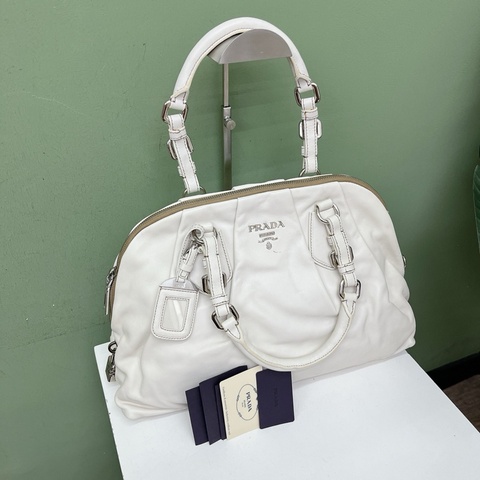 Prada • 白色銀釦全皮保齡球包