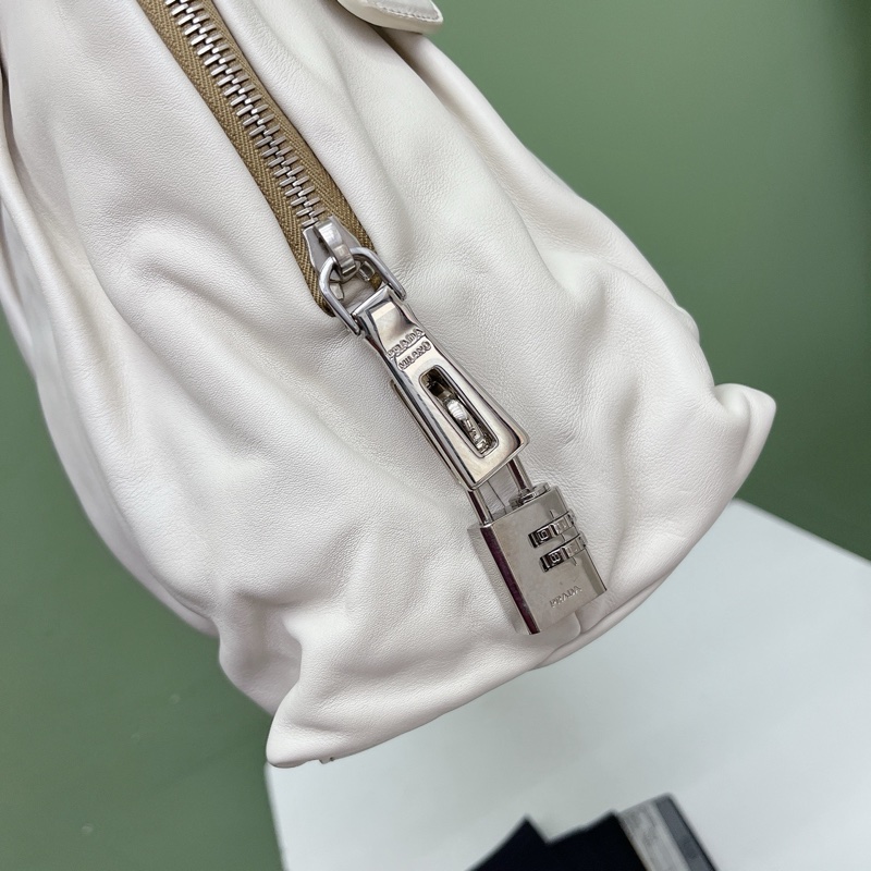 Prada • 白色銀釦全皮保齡球包-8