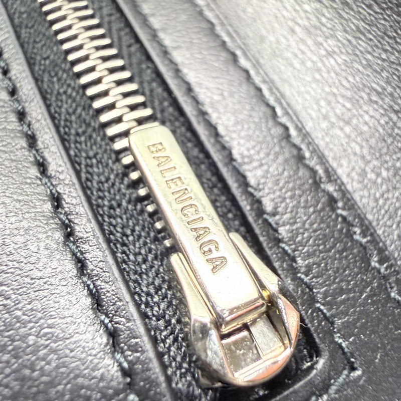 近全新✨Balenciaga 護照套長夾 櫃上25000-15