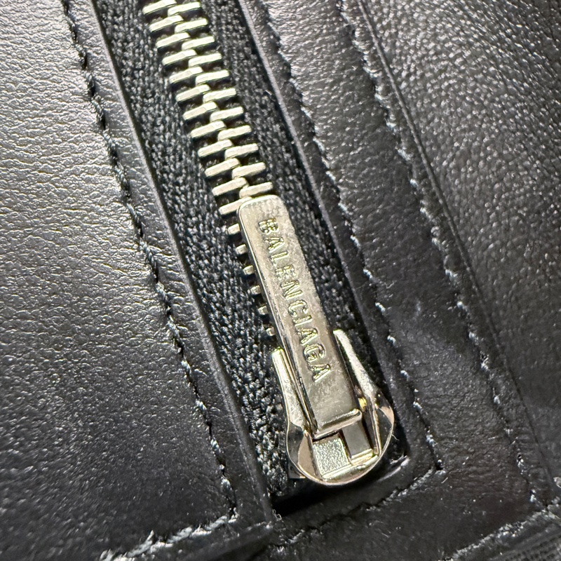 近全新✨Balenciaga 護照套長夾 櫃上25000-16