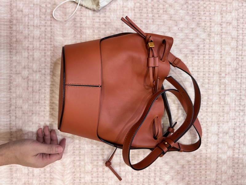 Loewe balloon 小號氣球包棕色-1