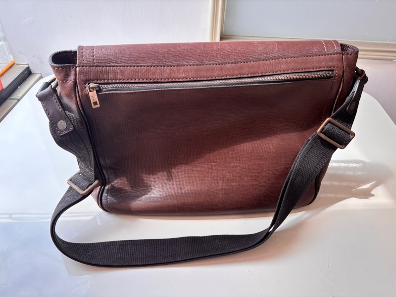 LV Louis Vuitton Utah Omaha 棕色小牛皮郵差包-2