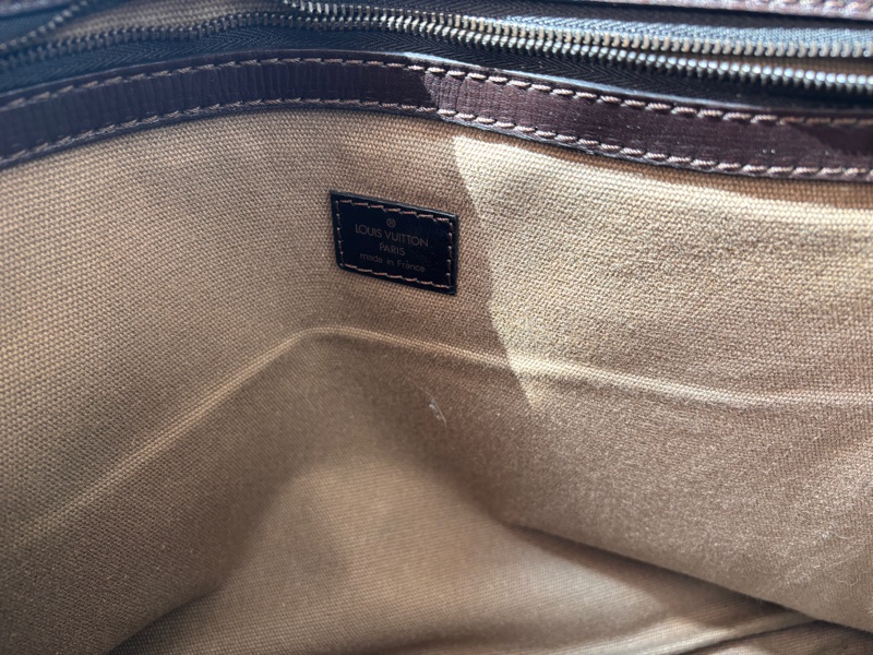 LV Louis Vuitton Utah Omaha 棕色小牛皮郵差包-6