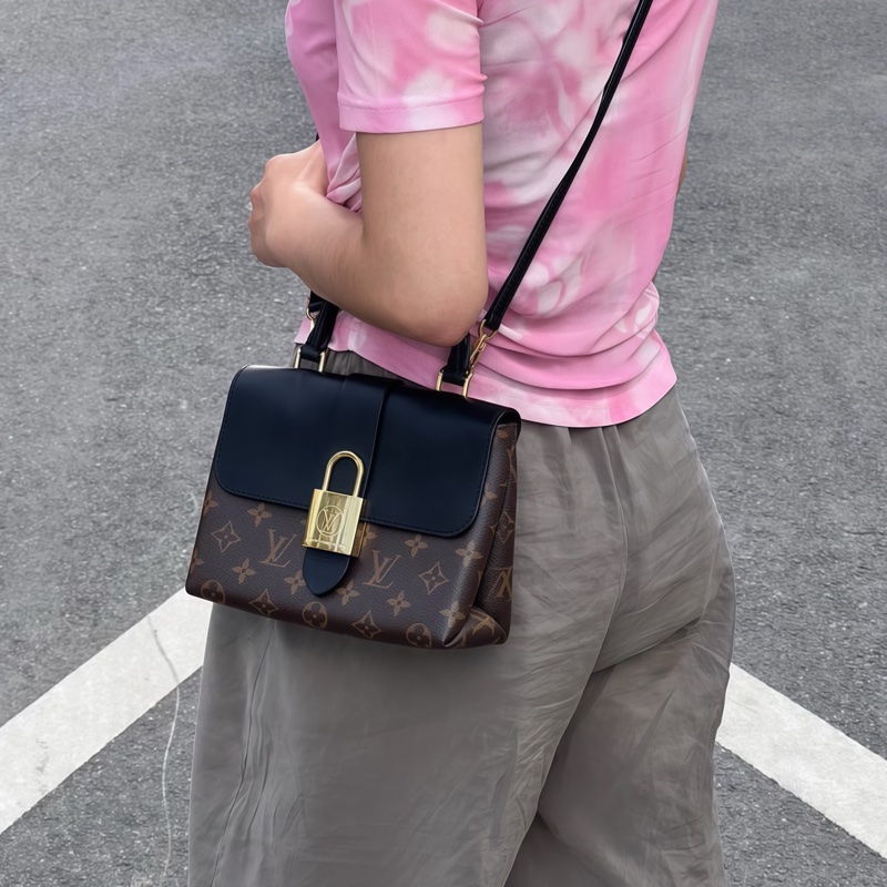 LV 老花拼黑 Locky BB 金釦手提斜背包｜後悔太晚買它🔒-1