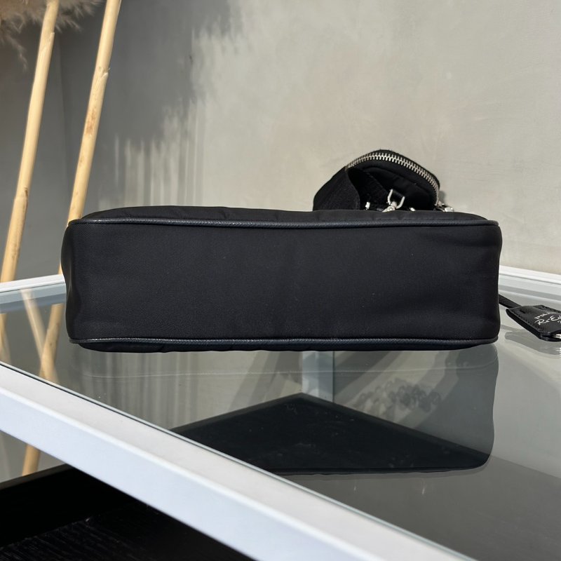 PRADA 經典三合一尼龍斜背包 - 黑銀-4