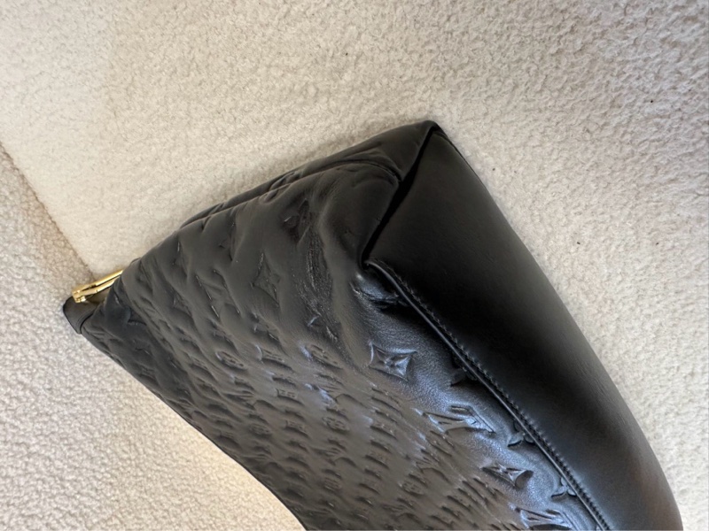 LOUIS VUITTON Coussin 小牛皮流浪包 手提、斜挎、單肩包 中號,女款 黑色牛皮-5