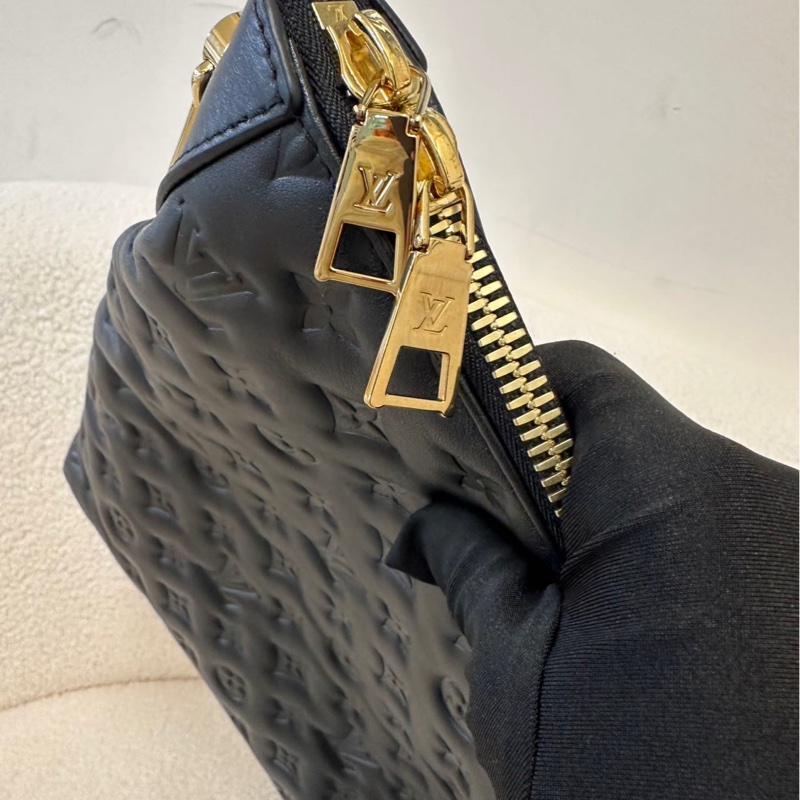 LOUIS VUITTON Coussin 小牛皮流浪包 手提、斜挎、單肩包 中號,女款 黑色牛皮-10
