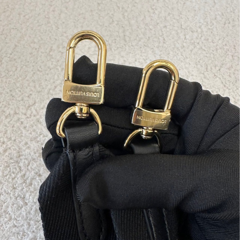 LOUIS VUITTON Coussin 小牛皮流浪包 手提、斜挎、單肩包 中號,女款 黑色牛皮-15