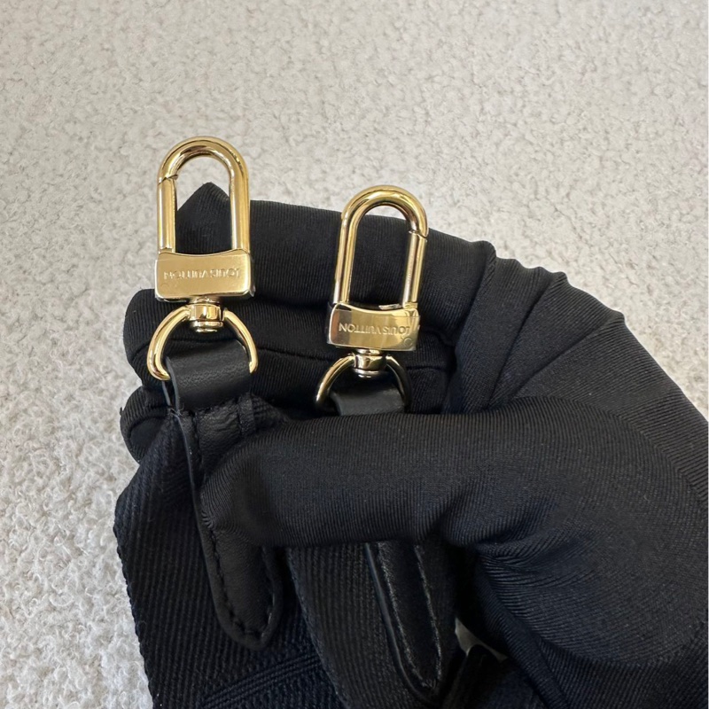 LOUIS VUITTON Coussin 小牛皮流浪包 手提、斜挎、單肩包 中號,女款 黑色牛皮-16